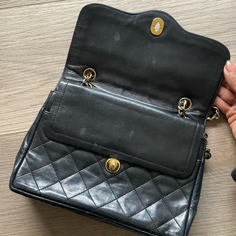 CHANEL Black Vintage Double Flap Lambskin Bag with Gold Chain - Picture 5 of 17